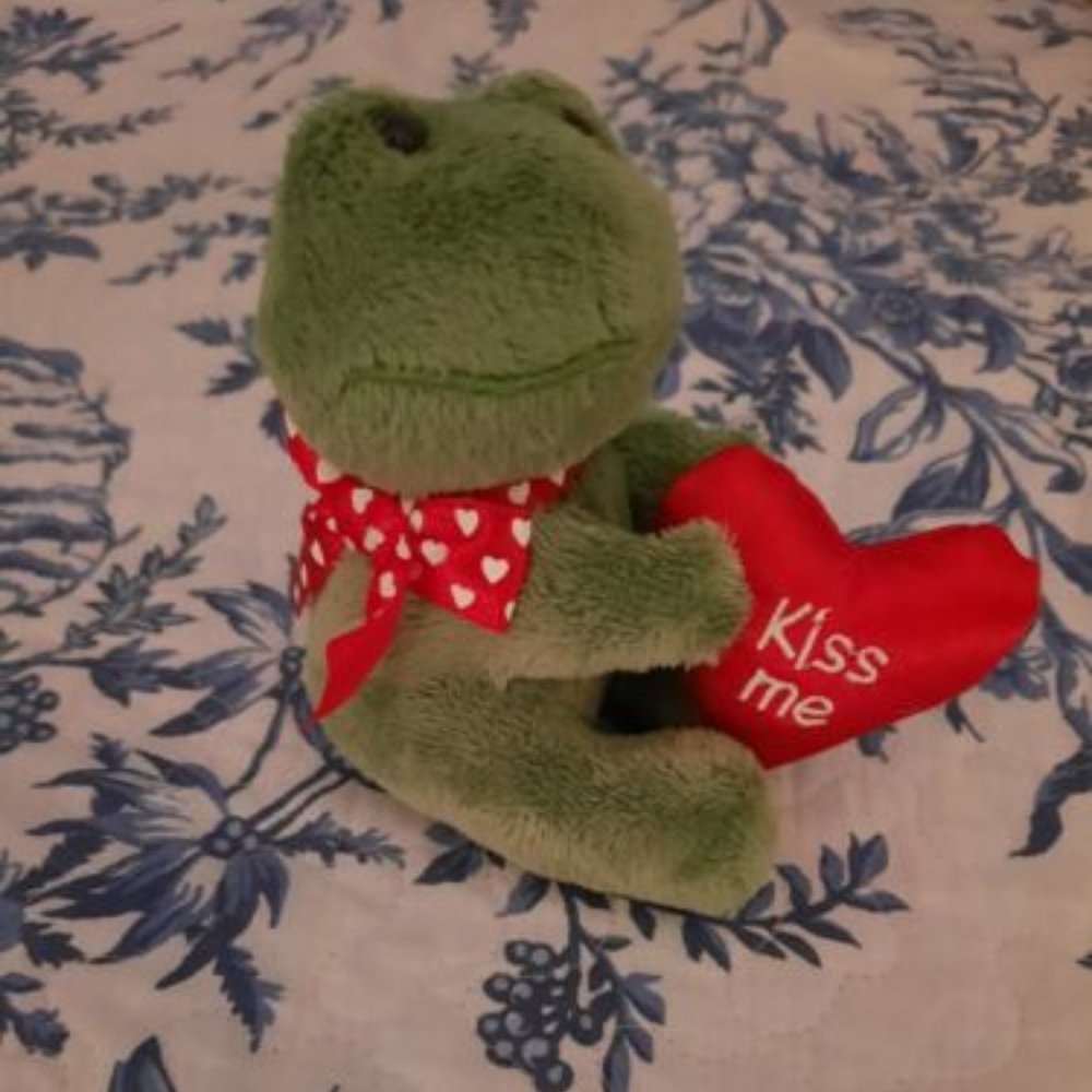 Bearington Lil Kiss Me Frog Plush Heart Valentine's Day - Used, Has Hang Tag!